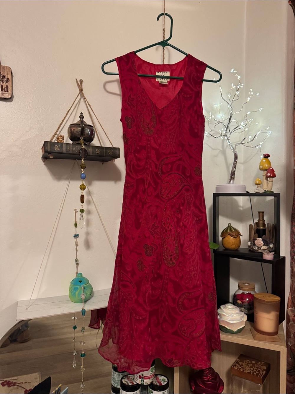 Ice Red Paisley V-Neck Sleeveless Midi Dress